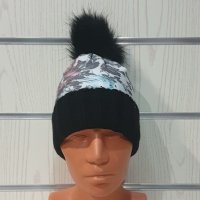 Нова зимна дамска шапка с Розички и пух/помпон, снимка 2 - Шапки - 35502884