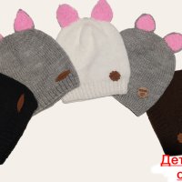 Безшевно ръчно плетена детска шапка с ушички , снимка 1 - Шапки, шалове и ръкавици - 42230111