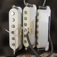 Адаптери от стар Squier Stratocaster, снимка 3 - Китари - 44712629