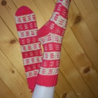 Ръчно плетени дамски чорапи, снимка 1 - Дамски чорапи - 37790247
