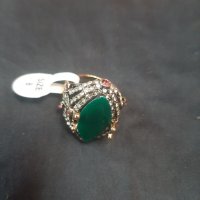 Красив дамски пръстен със зелено камъче и орнаменти , снимка 4 - Пръстени - 35287614