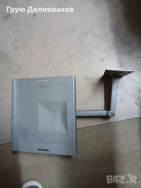 Плот с чупещо се рамо, снимка 1