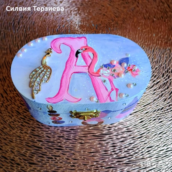 Ръчно изработена дървена кутия за подарък "А" с бижута, снимка 1