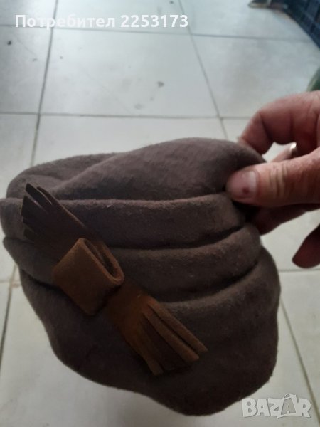 Соц.вълнена дамска шапка и вълнени черни бонета, снимка 1