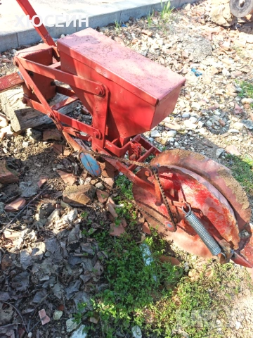 СЕЯЛКА ЗА ПРОЛЕТНИЦИ С РАЗЛИЧНИ РОЛКИ ЗА СЕМЕНА.