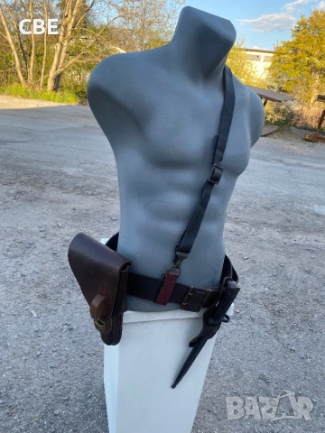 Продавам стар военен комплект 