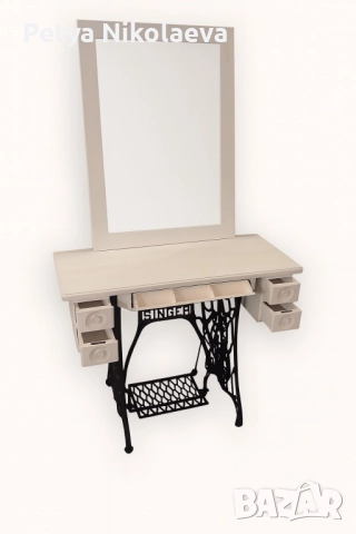 Дамски тоалетки с огледало SINGER