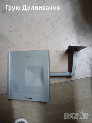 Плот с чупещо се рамо