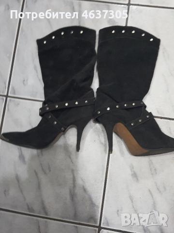 екстравагантни къси ботуши от велур с капси