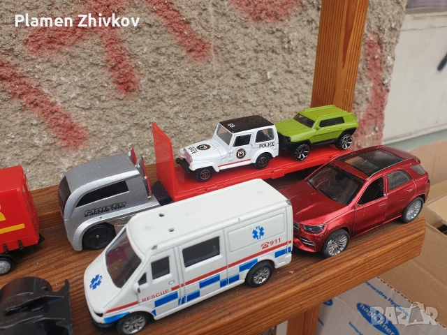 много колички в различни мащаби и материали , снимка 4 - Коли, камиони, мотори, писти - 53887614
