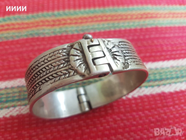 Сребърна гривна възрожденска 