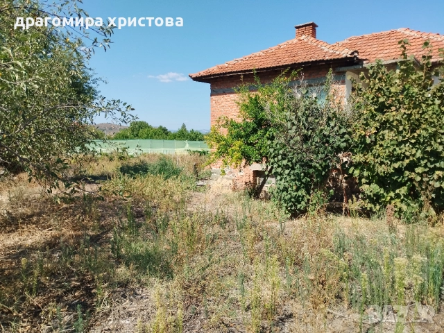 Къща с двор в с.Кабиле