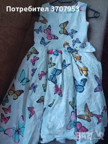 Продавам детска рокля  146
