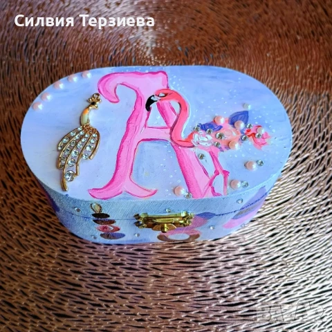 Ръчно изработена дървена кутия за подарък "А" с бижута, снимка 1