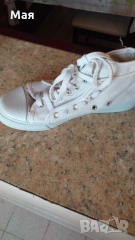 Снежно бели кецове, снимка 2 - Спортна екипировка - 30505271