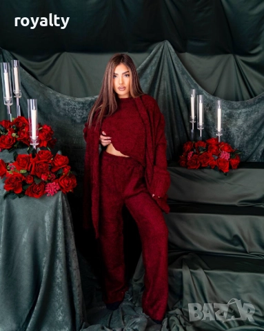 Червен Дамски Комплект с Шал , снимка 5 - Спортни екипи - 52884592