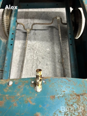 Продавам ретро детска количка Москвич, снимка 10 - Антикварни и старинни предмети - 53995644