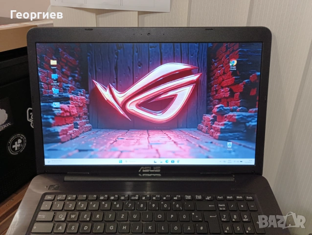 Лаптоп Asus R753U i5-7200U 17.3", снимка 3 - Лаптопи за игри - 54130273
