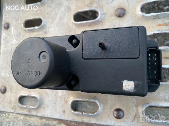 Вакуум помпа HELLA за централно заключване за VW, 1H0962257, 1H0 962 257, снимка 2 - Части - 40513085