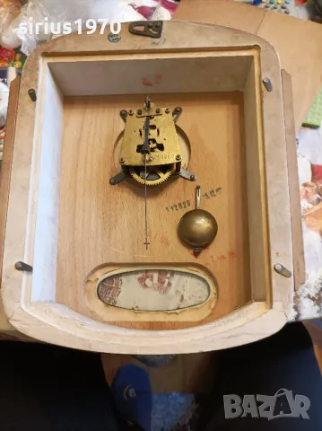 стенен часовник прим 1957 година произведен работещ предлага се без ключ, снимка 2 - Стенни часовници - 49880841