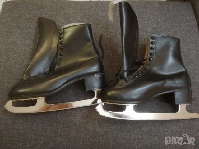 Дамски кънки за фигурно пързаляне на лед Piroet. 