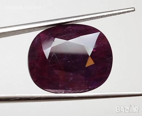 Голям естествен рубин в пурпурно червен цвят 9.83кт.! Сертифициран! Нов!, снимка 12 - Други - 52787857