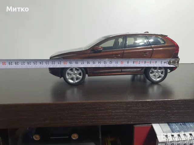 Умален модел VOLVO XC 60 мащаб 1:18, снимка 5 - Колекции - 49775873