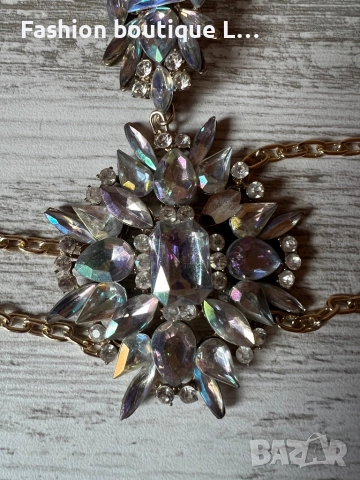 Бижу за цялото тяло с цветни камъчета които минават през гърдите и златен синджир за врата и талията, снимка 6 - Колиета, медальони, синджири - 52119708