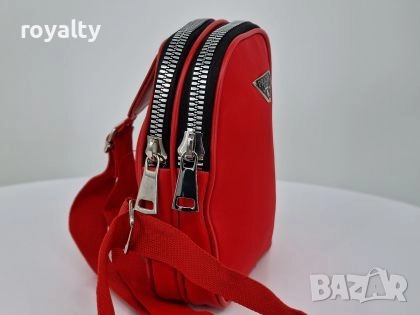 Guess Дамска раница за през гърдите, снимка 2 - Чанти - 52077118