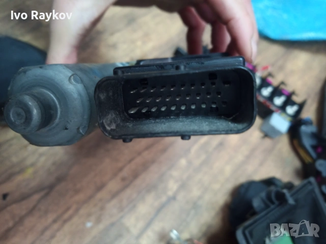 Мотор стъклоповдигач, преден ляв, VW Passat IV , 0130821695, снимка 5 - Части - 54003600