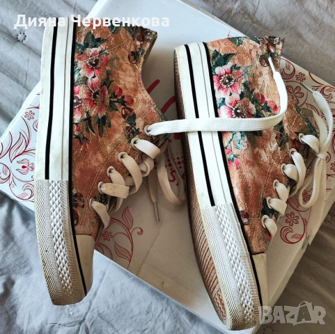 👟 Дамски кецове с интересен дизайн и златен брокат, снимка 4 - Кецове - 46883922