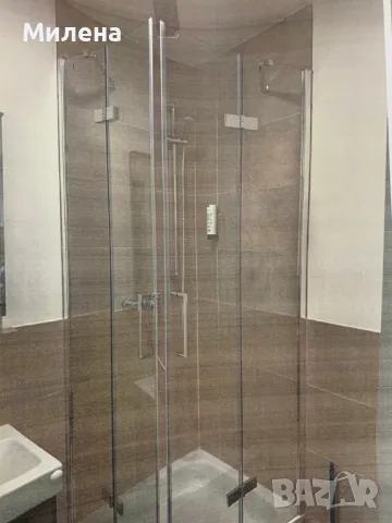 Стъклена душ кабина