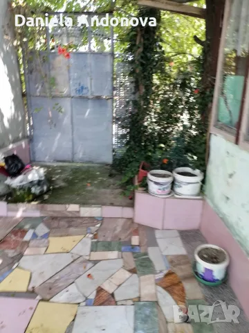 Двуетажна вила. Намира се между Мадарския конник и Плиска, снимка 3 - Вили - 55842110