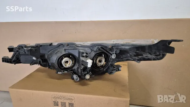 Toyota Corolla E17/E18 (2013-2018) - десен фар, снимка 4 - Части - 50150108