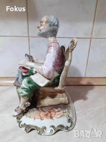 Страхотна красива статуетка на обущар с маркировка, снимка 2 - Антикварни и старинни предмети - 53356357