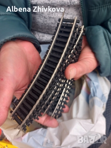 PIKO DZUNIOR с релси стрелка и захранваща, снимка 14 - Влакчета, самолети, хеликоптери - 52050764