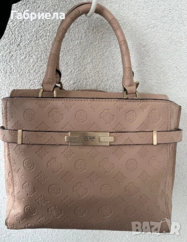 Розова чанта на Guess