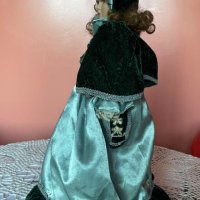 Порцеланова кукла със стойка , снимка 2 - Кукли - 39267921