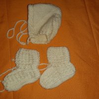 Бебешки комплект ръчно плетиво , снимка 2 - Жилетки и елечета за бебе - 31048155