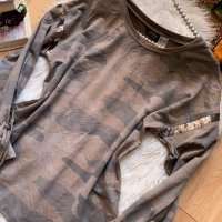 Камуфлажна блуза с пайети, снимка 2 - Блузи с дълъг ръкав и пуловери - 35229021