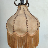 Голям полилей с абажур от естествена кожа и ковано желязо, снимка 2 - Лампи за таван - 44650305