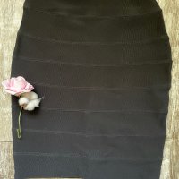 Бандажна черна къса еластична елегантна нова пола, снимка 1 - Поли - 39048509