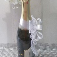 Украса за шампанско и чаши в бяло! , снимка 9 - Сватбени аксесоари - 37869668