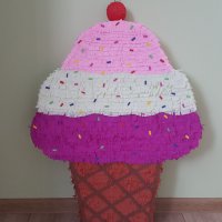 Пинята Сладолед, снимка 1 - Ръчно изработени сувенири - 37520608