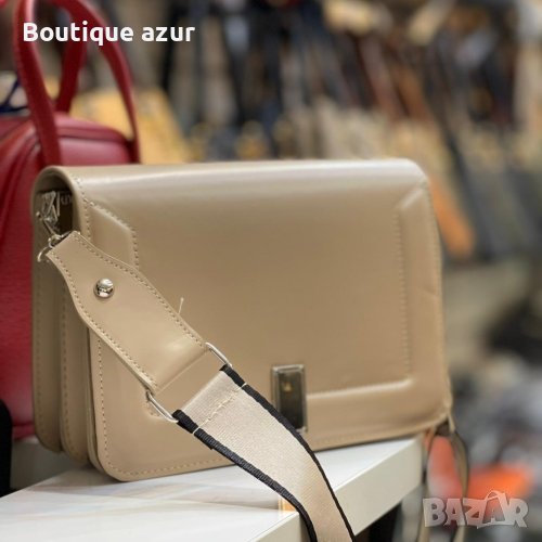 Модерна и стилна дамска чанта в нежни лачени цветове, снимка 1