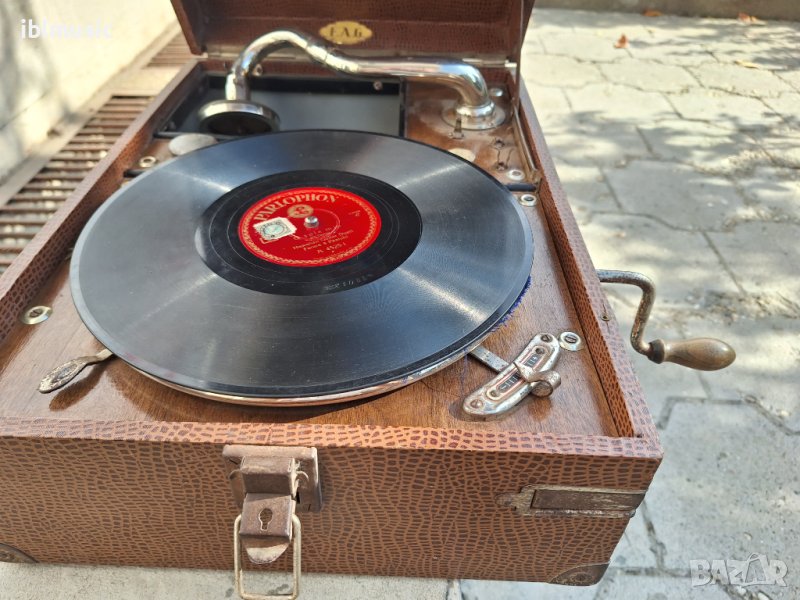 Продавам старинен грамофон, снимка 1