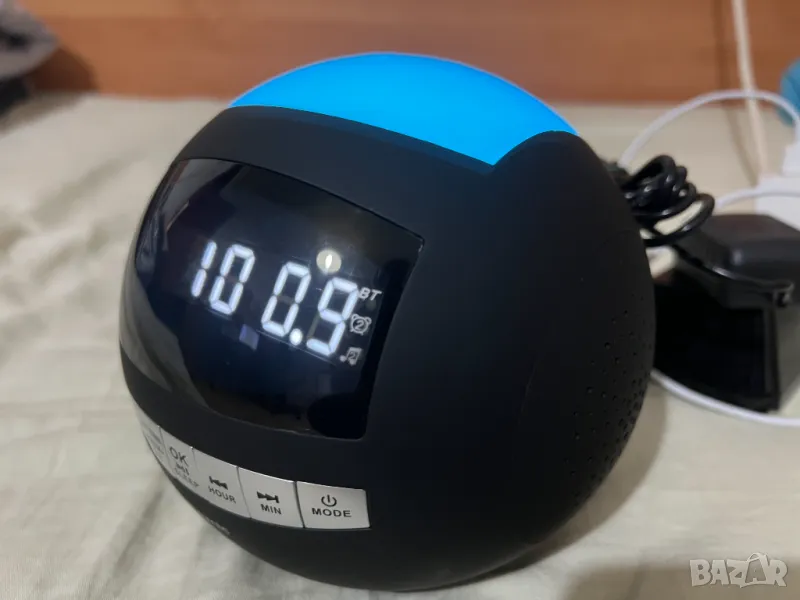 Алармен часовник с уникални функции, включително аларма, часовник, станция за зареждане и Bluetooth, снимка 1