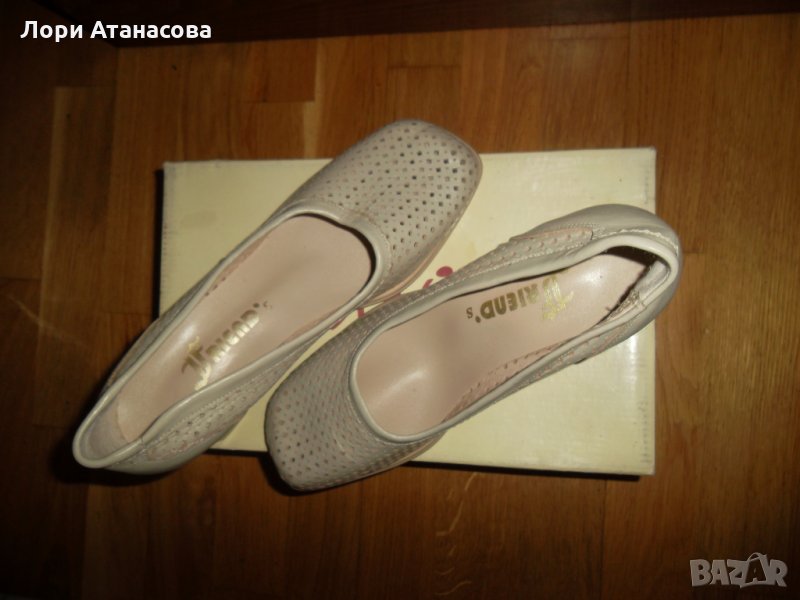 Свеж цвят и класическа визия с дамски обувки на среден ток с перфорация, снимка 1