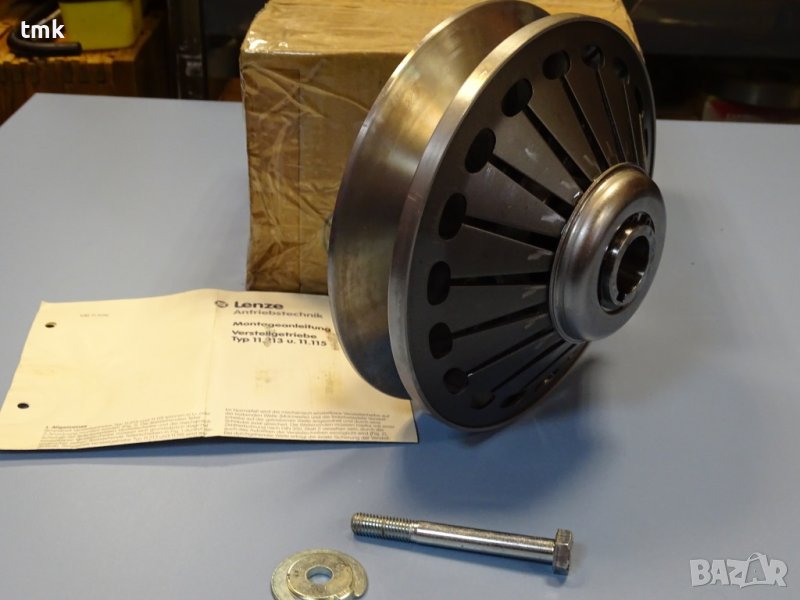 Вариаторна шайба Lenze 11-213.20-920 variable speed pulley 28H7 Ф205/Ф28, снимка 1