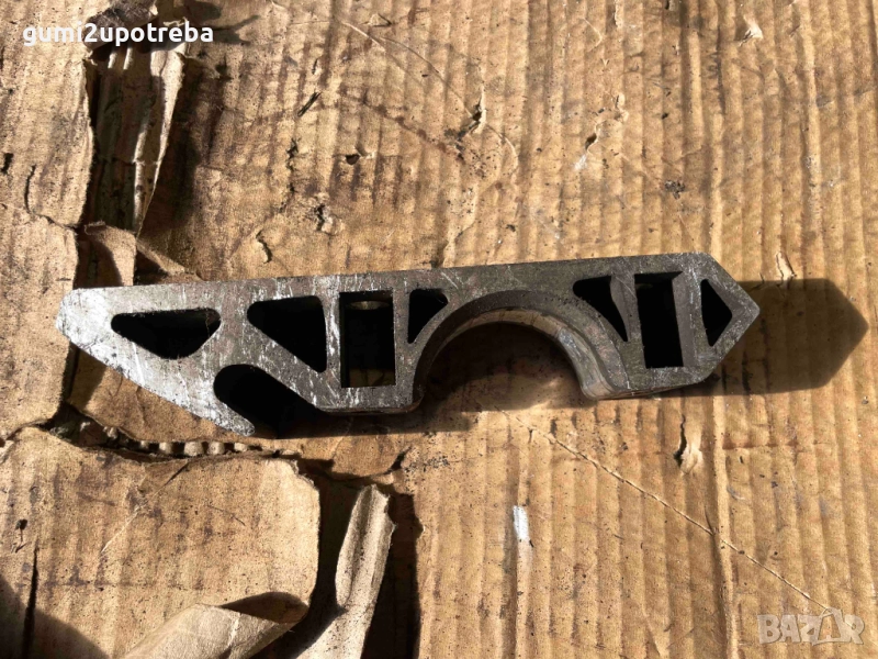 Скоба Закрепване Стабилизираща Щанга 7L0411063B Porsche Cayenne S 4.5 2005г 9PA, снимка 1